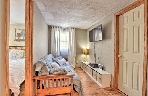 Cozy Cabin with Sunroom and Cacapon River Access! - Foto 18