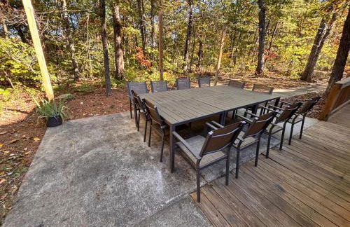 Ridgetop Hideaway 12-Guest Oasis with Hot Tub & Epic Views Near Winery Tours & Trails - Pets are allowed by request - Foto 51
