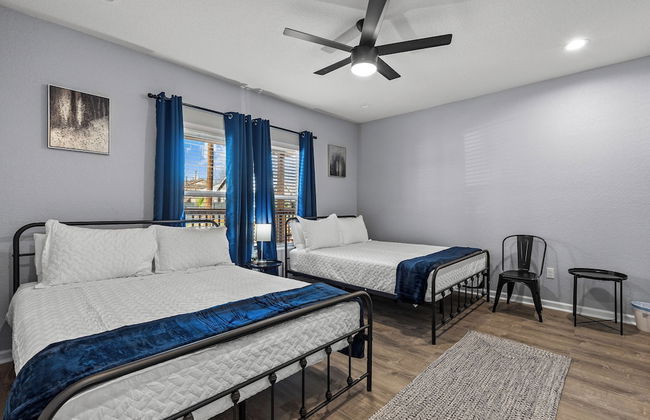 Retreat to a Brand-new Downtown Home 4br/3ba! - Photo 2