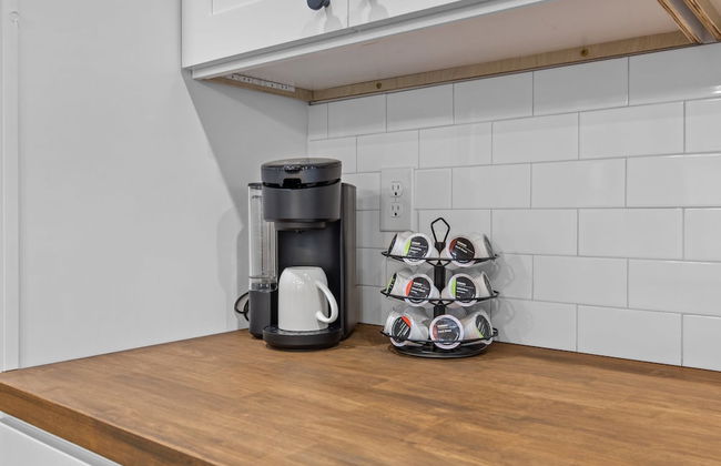 Uptown Elegant Escape | JZ Vacation Rentals - Photo 23