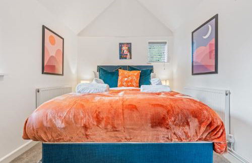 3BR Kingswood Cottage with Detached Unit - Photo 47