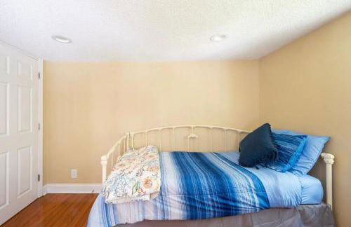 Modern 3-bedroom, big fence yard, Pets stay free - Foto 62