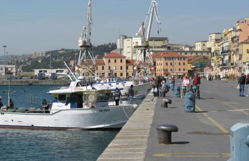 Ligurisches Rustico, umgeben von Olivenhainen am Dorfrand - Foto 28