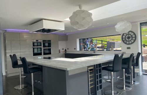 Luxury Accom with Amazing Views over Rudyard Lake - Photo 3