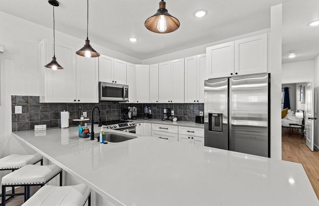 Brand New! Relax at 3br/2ba Apt. Near City Center - Foto 8