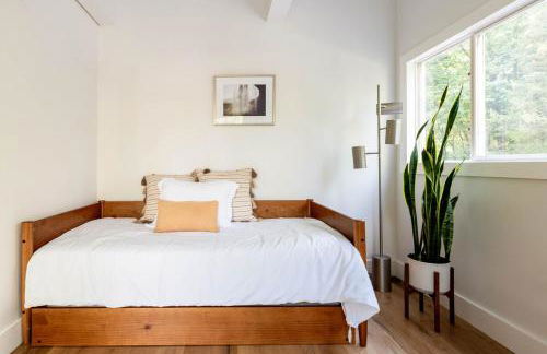 Modern A-Frame Cabin with Loft, Firepit and Grill - Foto 39