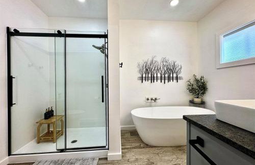 Cozy Cabin w Private Hot Tub and Fire Pit - Foto 3