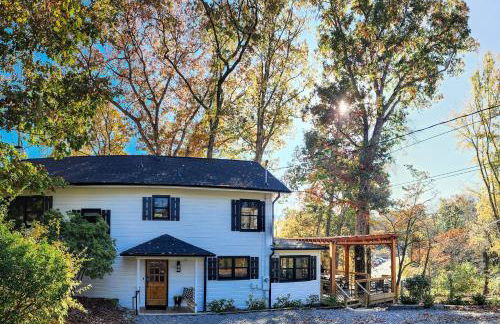 Stylish Lake Hs w/ hot tub: Walk to Blk Mtn Shops - Foto 12