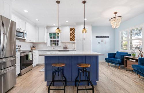 Nautical Escape! Private pool home with a tropical backyard oasis! - Foto 15