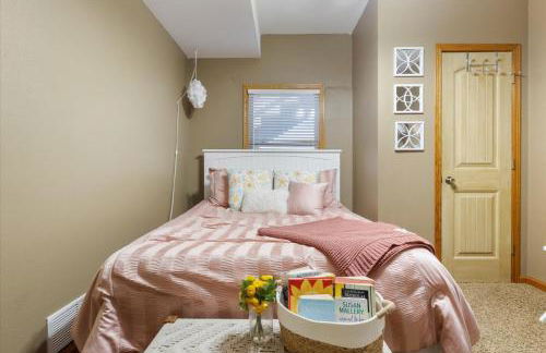 Lakefront Family Retreat w/ Views, Boat Slip - Foto 33