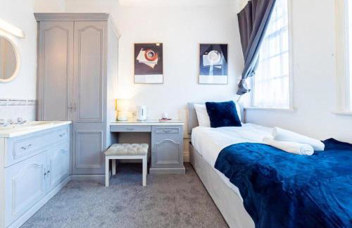 Contractor Stay above bar and restaurant - Foto 14