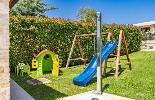 Villa Andrea for 17 people with private 40 m2 pool & pet friendly near Poreč - Photo 4