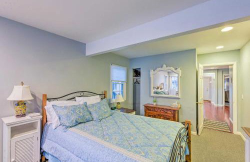 Elegant Stone Cottage Steps to Crystal Lake Beach - Foto 17