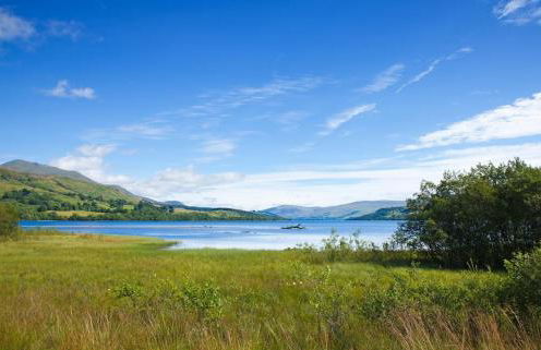 Ardeonaig Lodge with Hot Tub & Water Fronted Games room - Foto 21