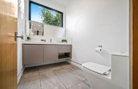 Luxurious Retreat - Modern House with Pool - Photo 48