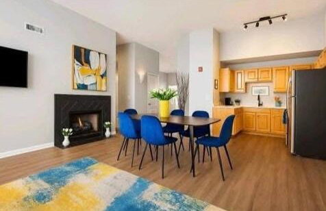 King-Bed Loft - Free Garage Parking - Full Kitchen - Foto 16