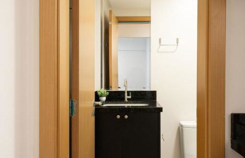 Localização Central! A 450 metros da Vila Germânica Loft com Piscina, Ar-Condicionado, Wi-Fi, Cozinha completa, Garagem Privativa, Espaço Zen, Academia, Sauna, e Mercadinho 24h - Foto 23