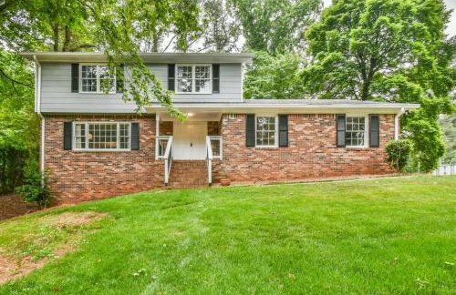 Cozy Home with Arcade, Ping Pong & Fenced Backyard - Foto 16