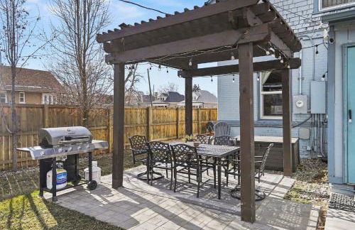 5-Bedroom Victorian Home Private Yard Sleeps 10 - Photo 21