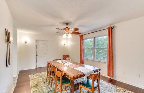 Charming Seneca Home - 3 Mi to Memorial Stadium! - Foto 10