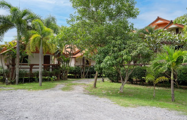 Lanta School Beach Resort - Photo 4