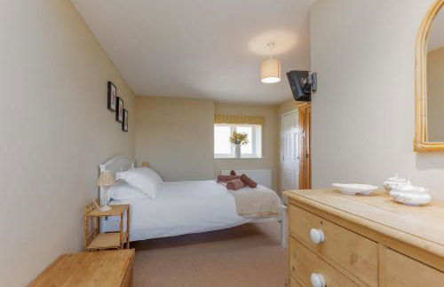 Dorset Farmhouse - Photo 16