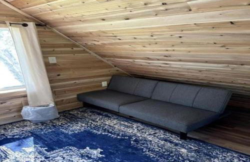 Magnificent Cabin Nestled Amidst Trees in Portage Lake, Maine - Foto 25