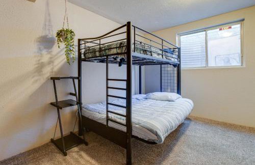 Spacious Aurora Retreat w/ Game Room + Hot Tub! - Foto 23