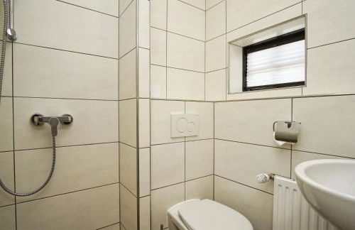 nah am Meer, ruhige Lage, gratis Nutzung vom AHOI Erlebnisbad und Sauna in Sellin - Haus Büdnerstube FeWo 2 - Foto 16