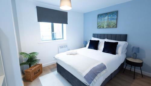 Spacious City Centre Apartment with Balcony - Foto 1