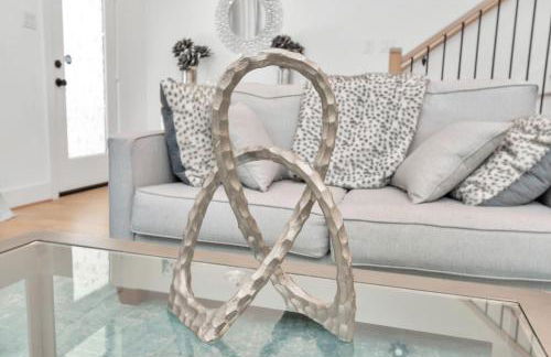 Tranquil Downtown Escape with Backyard - Photo 42