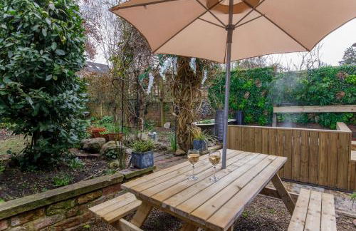 Minster House - Group Hot Tub - Photo 52