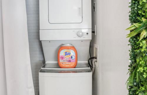 Luxury Pool View Spa Suite-Massage Chair-Steam Sauna-Welcome Champagne ! - Foto 55