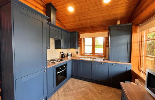 Countryside Log Cabin With Hot Tub - Beech - Foto 13