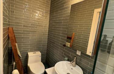 NEW! Urban Oasis, Chic 3-BR 2-BA Corner Unit, Steps Away from NYC! - Foto 16