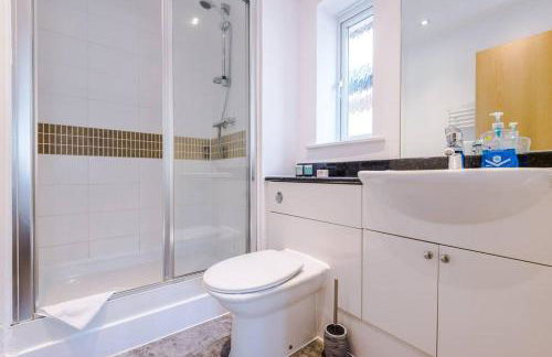 Luxurious Cosy 4BR Home Cheshire - Photo 21