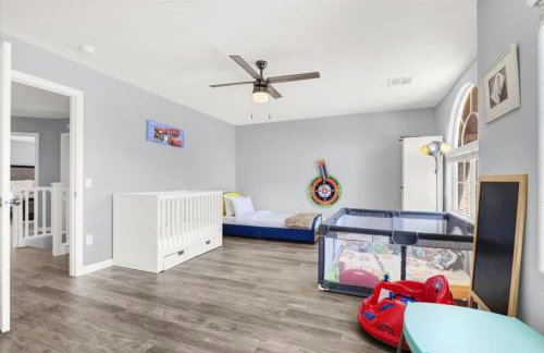 4BR Family Oasis with Gym and BBQ Near Vegas Strip - Photo 36