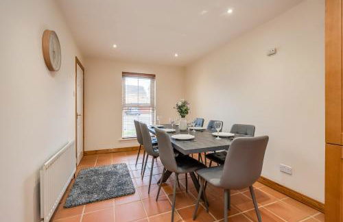 Stylish & spacious 3 bedroom entire house in Lisburn with parking - Foto 14
