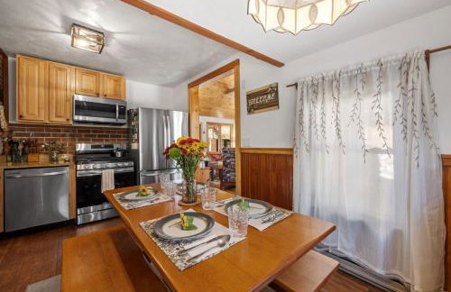 Secluded Cottage with hot tub, fire pit, and views - Foto 13