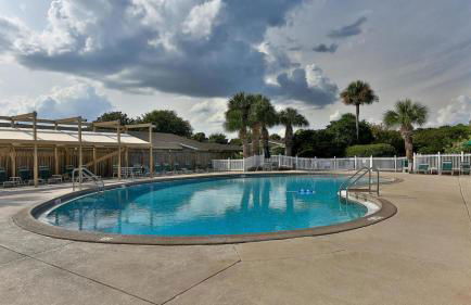 Cozy renovated ground floor unit - Golf Villa - on the Golf Course - Photo 2