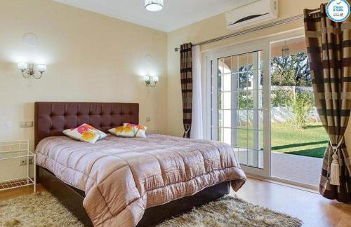 Villa Mikael - Free Wi-Fi - Aircon - Private Pool by bedzy - Foto 7