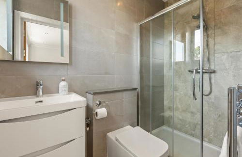 New! Trendy 5BR with Garden and Parking near Wimbledon - Foto 33