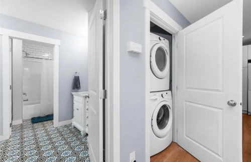 Built 2016 Pristine Lake House for Boating, Remote Work, Hiking and Relaxing - Foto 17