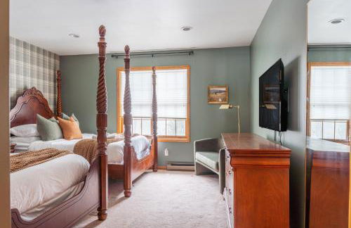 8BR Luxury Maplewood Manor, Hot Tub & Fire Pit - Foto 23