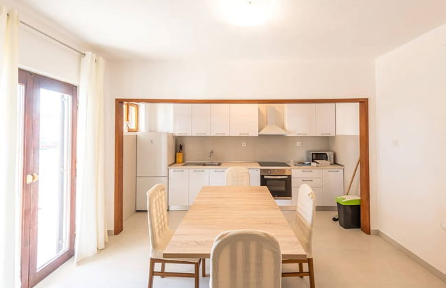 Sunny and Sleek Apartment Kastel Novi With Terrace - Photo 7