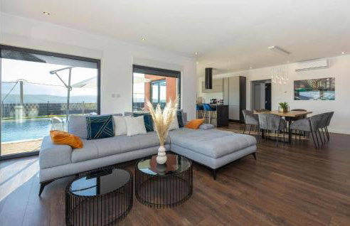 Amazing Home In Dicmo With Kitchen - Photo 5