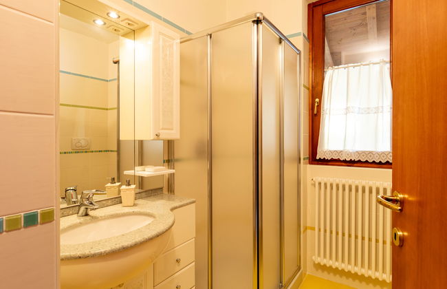 2 bedroom Apartment in Bellano with garden - Photo 16