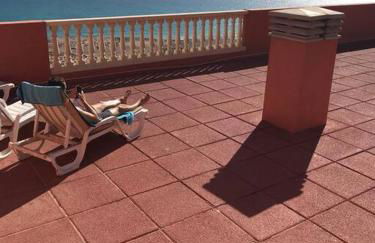 Beach front apartment with stunning ocean views! - Foto 16