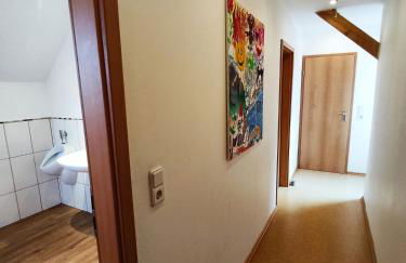 Komfortable 90 qm Ferienwohnung Berta mit 3 Schlafzimmern Küche Balkon Wohnzimmer mit großem LED TV InternetWiFi Flatrate und kostenlosen Parkplatz inklusive in Brilon Madfeld mit Rechnung - Foto 11