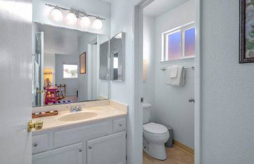 Succulents and Seashells - Coastal Paradise by Beach - Foto 30